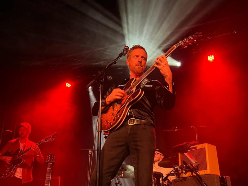 VIDEO: Damian Lewis Sings “500 Miles” for Scottish Fans at Oxford Gig