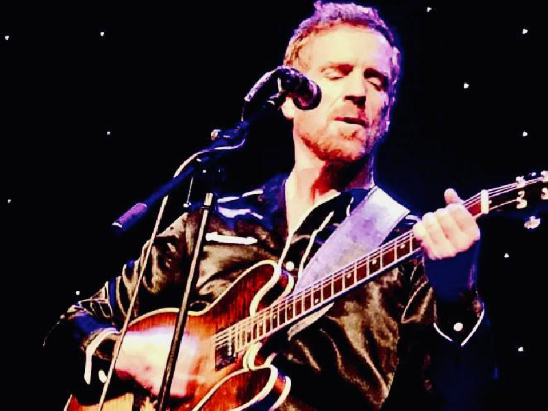 Damian Lewis Plays The Palace in Watford